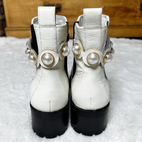 NWOB Karl Lagerfeld Paris Portia Lug Sole Chelsea Ankle Boots Bone Women’s 8 - Picture 5 of 13